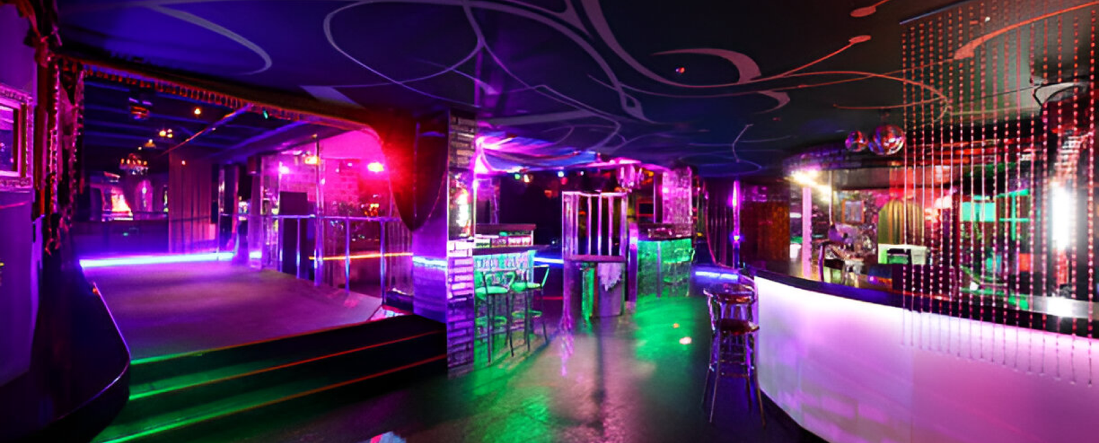 alt-quilox-empty-room-panorama
